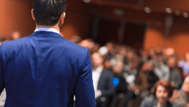 9 Expert Tips on How to Become an Effective Conference Speaker